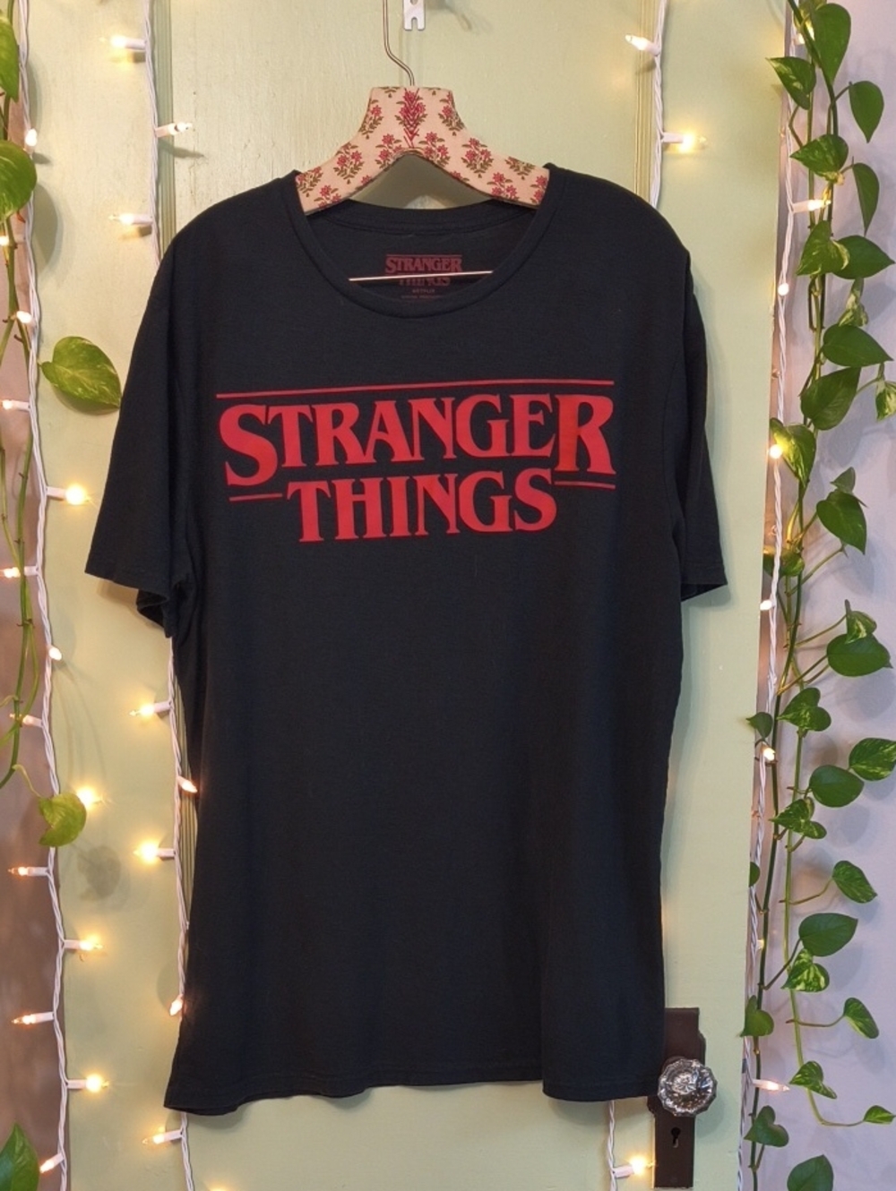 Men's Stranger Things Netflix Black Red Logo T-shirt L